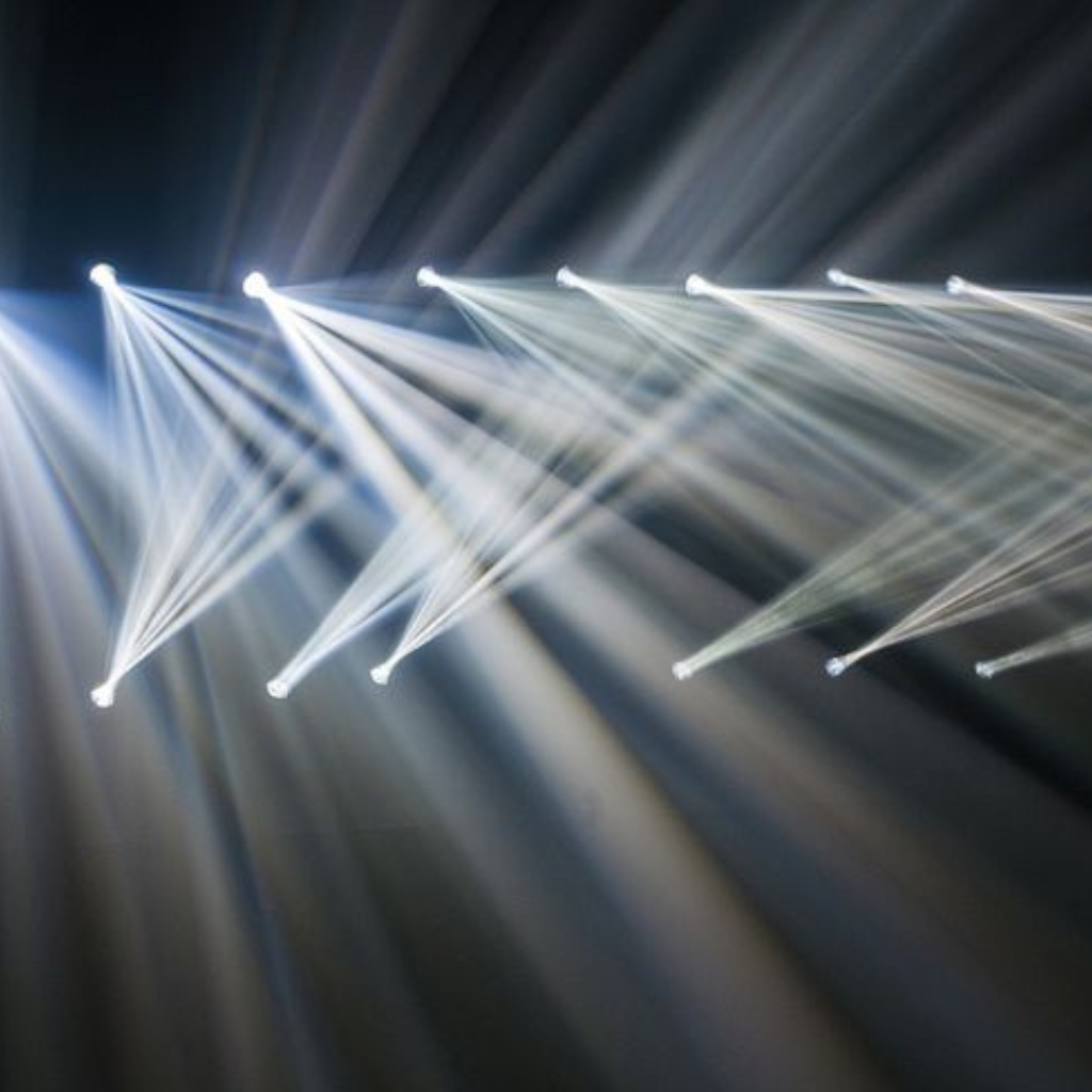 كهربائي الطائف الموثوق – خدمات كهرباء سريعة وآمنة 24 ساعة 4 تركيب إنارة الطائف