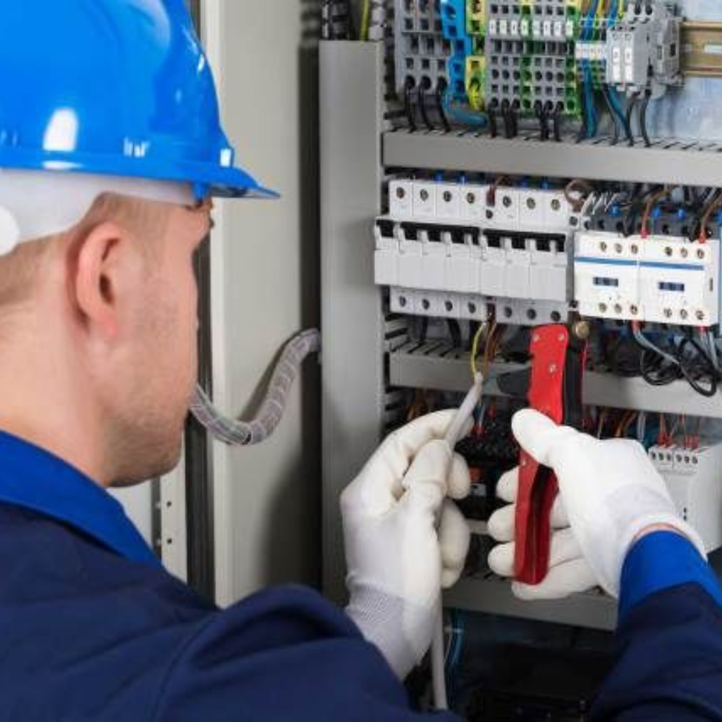 كهربائي الطائف الموثوق – خدمات كهرباء سريعة وآمنة 24 ساعة 3 كهربائي مباني الطائف