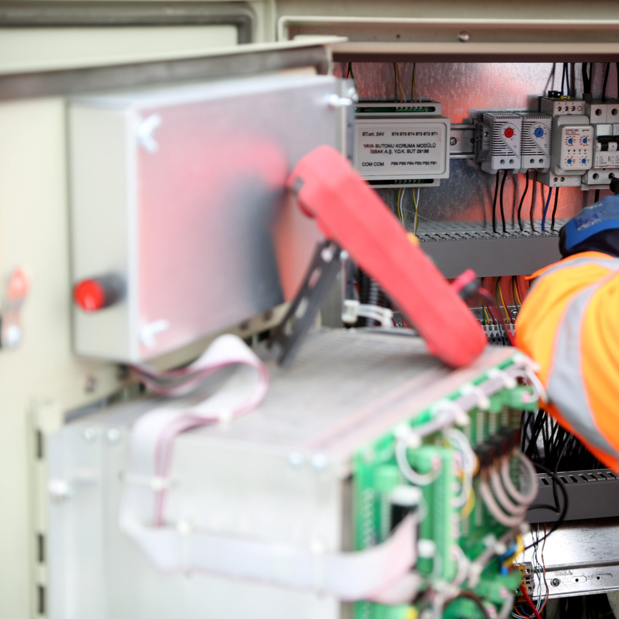 كهربائي في الخبر | فني محترف بأسعار مناسبة 1 كهربائي في الخبر